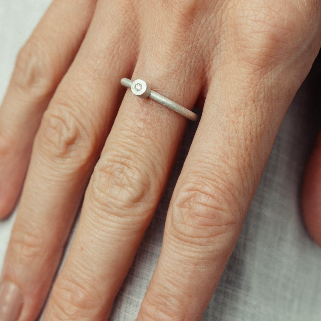 Anel Ponto com diamante