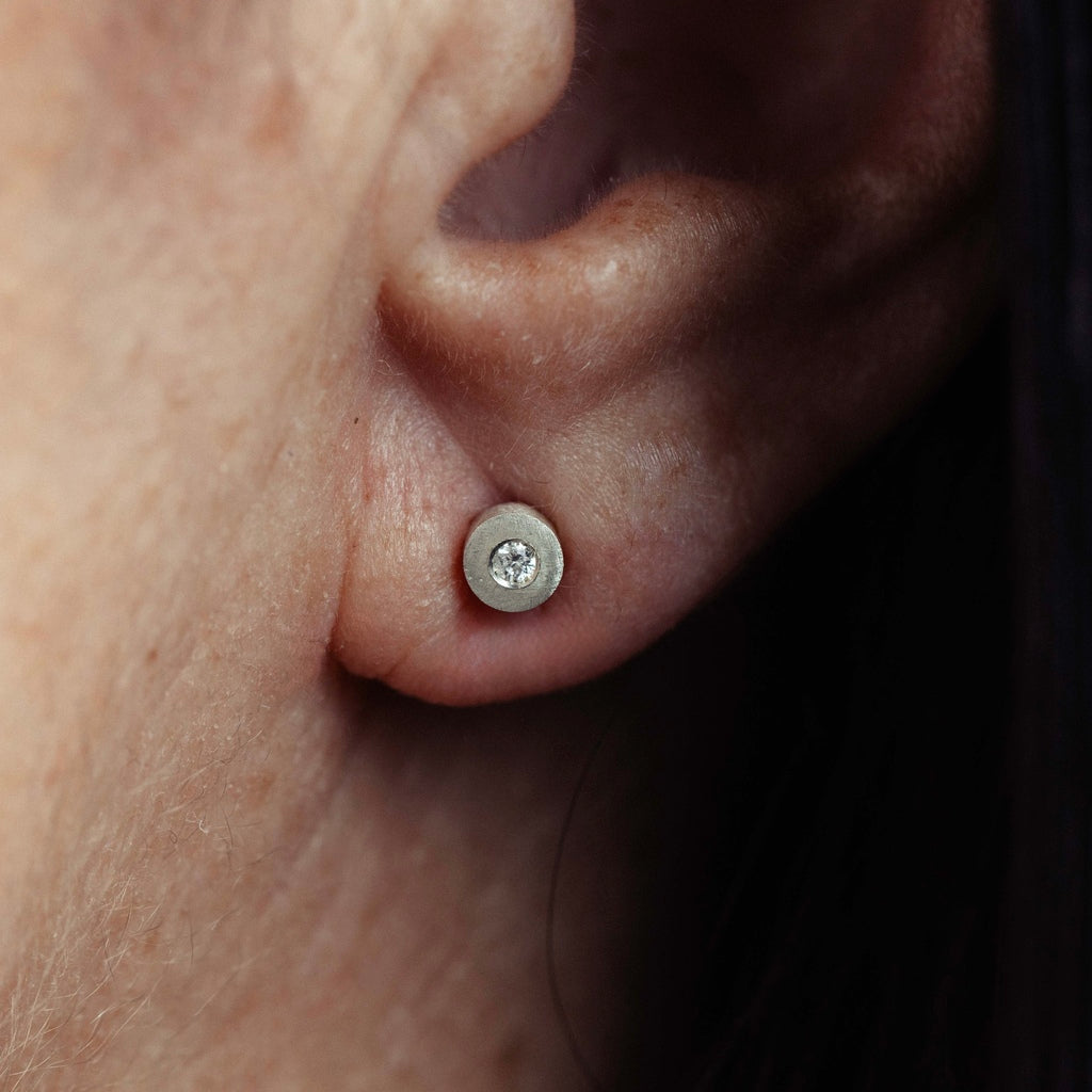 Brinco Ponto com diamante
