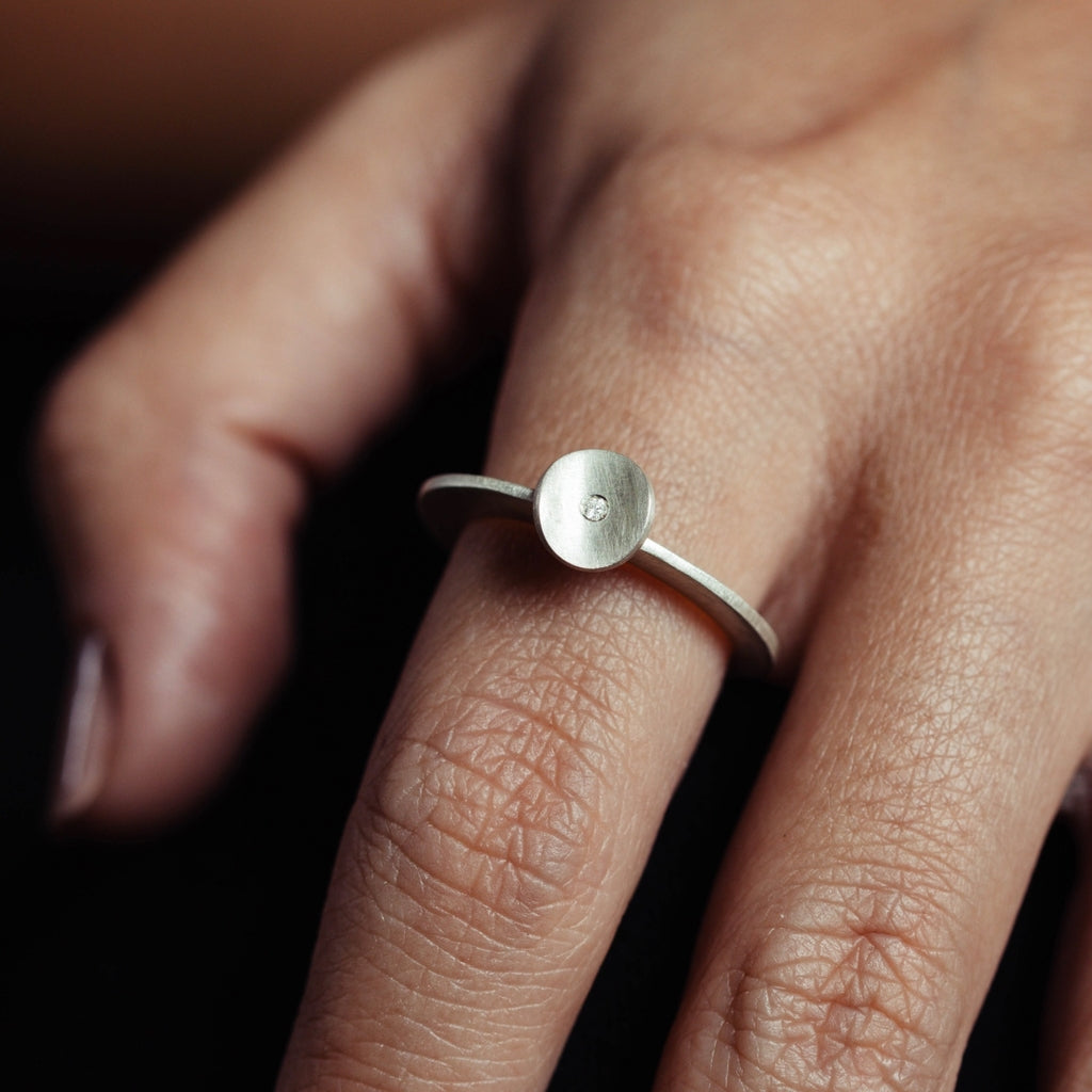 Anel Pétalas mini com diamante