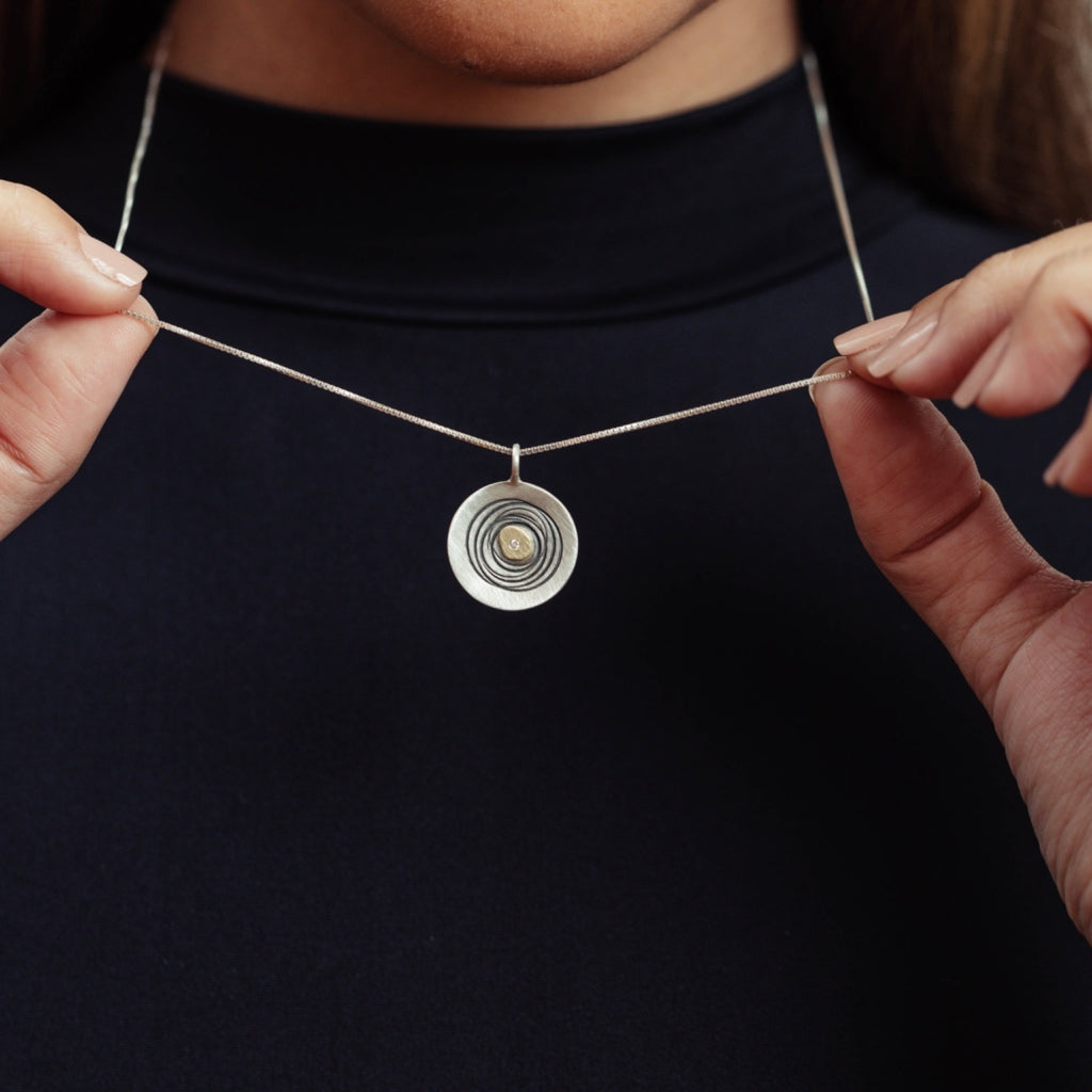 Colar Ciranda pequeno com ouro e diamante
