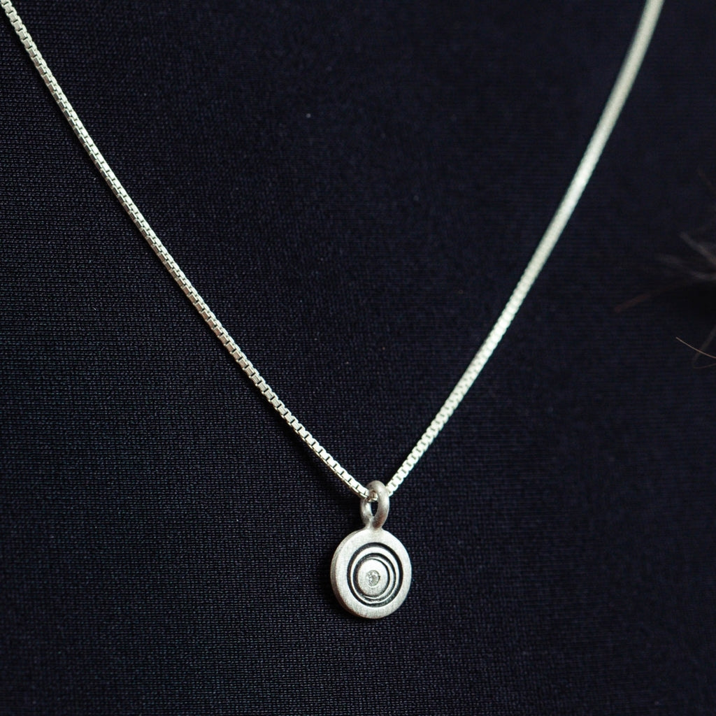Colar Ciranda mini com diamante