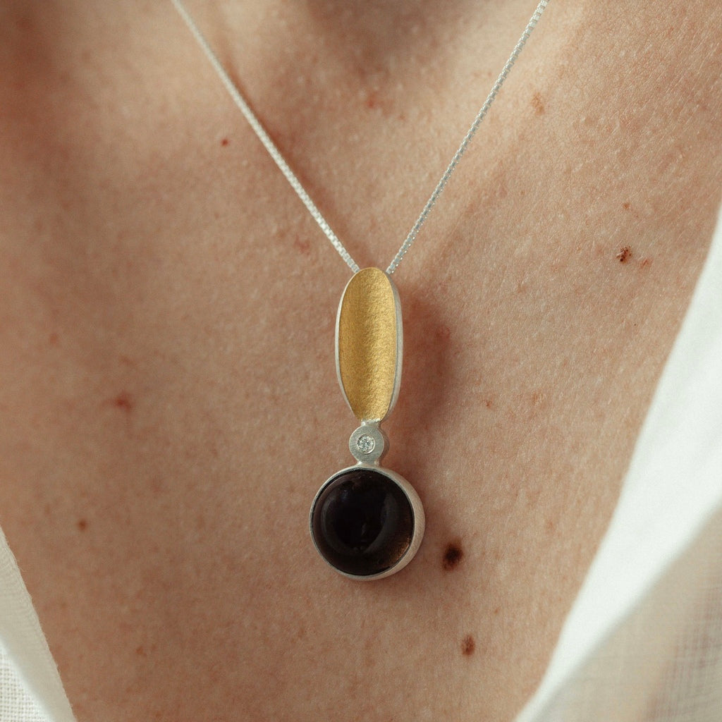 Colar Ella médio com ouro e diamante