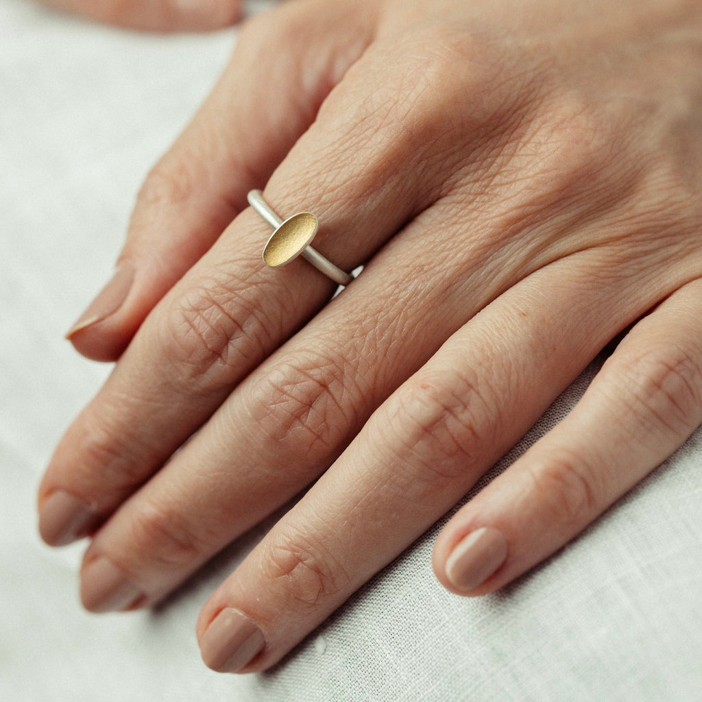 Anel Ella oval mini com ouro
