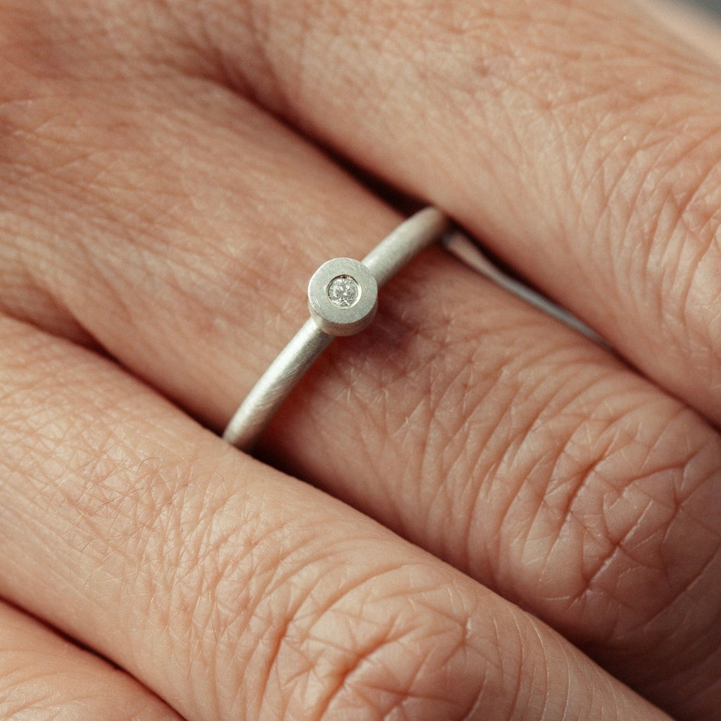 Anel Ponto com diamante
