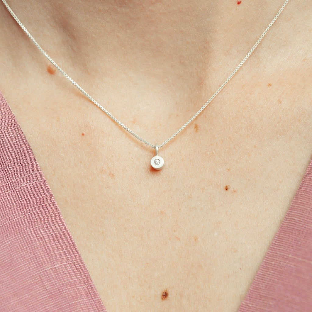 Colar Ponto com diamante