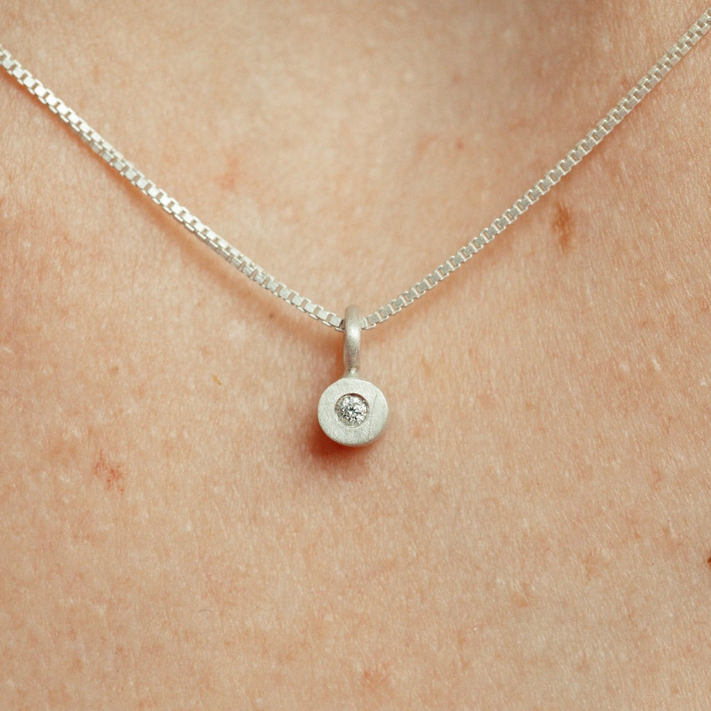 Colar Ponto com diamante