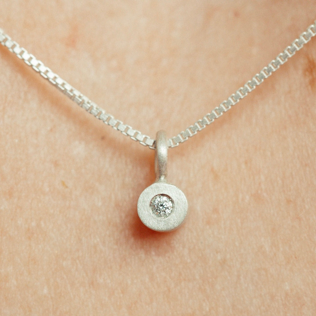 Colar Ponto com diamante