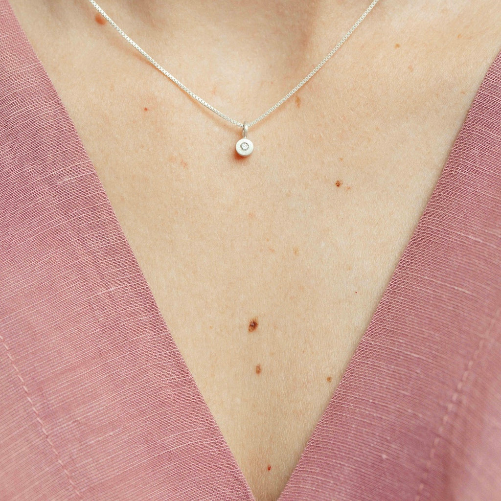 Colar Ponto com diamante