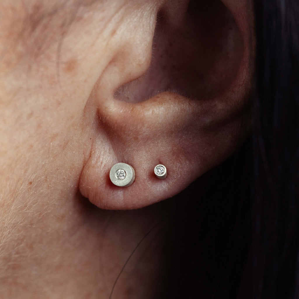 Brinco Ponto com diamante